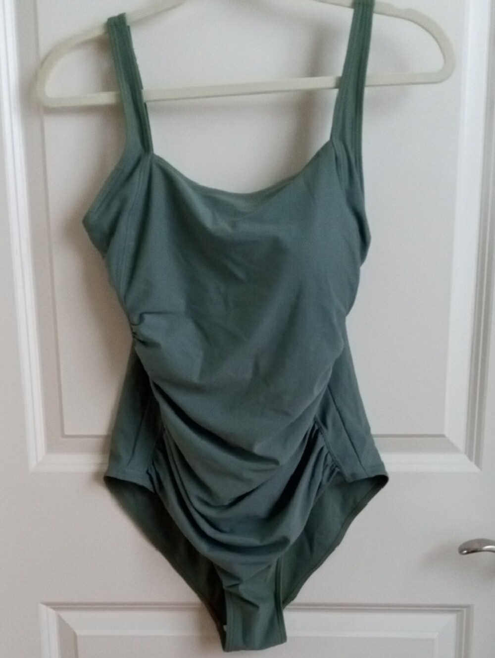 Women's Scoop Neck One-Piece Swimsuit Green w/Adjustable Straps. Size 10.